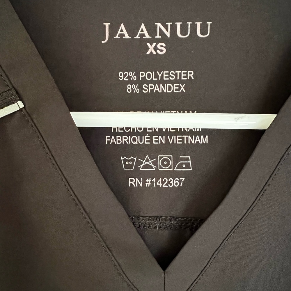 Jaanuu scrub suit pair
